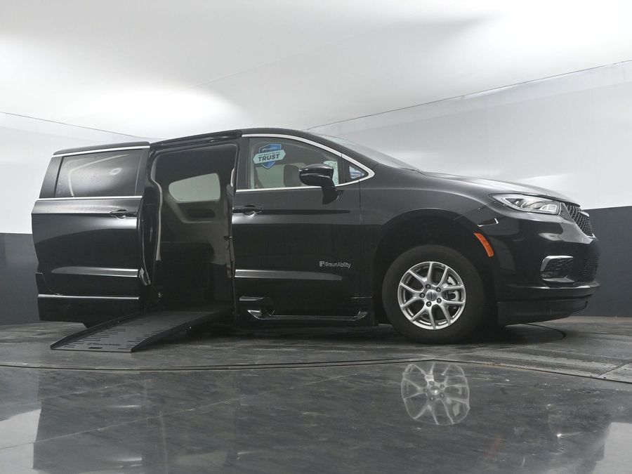 Used 2024 Chrysler Pacifica Touring L - BraunAbility Side Entry Entry Fold Out Automatic Ramp