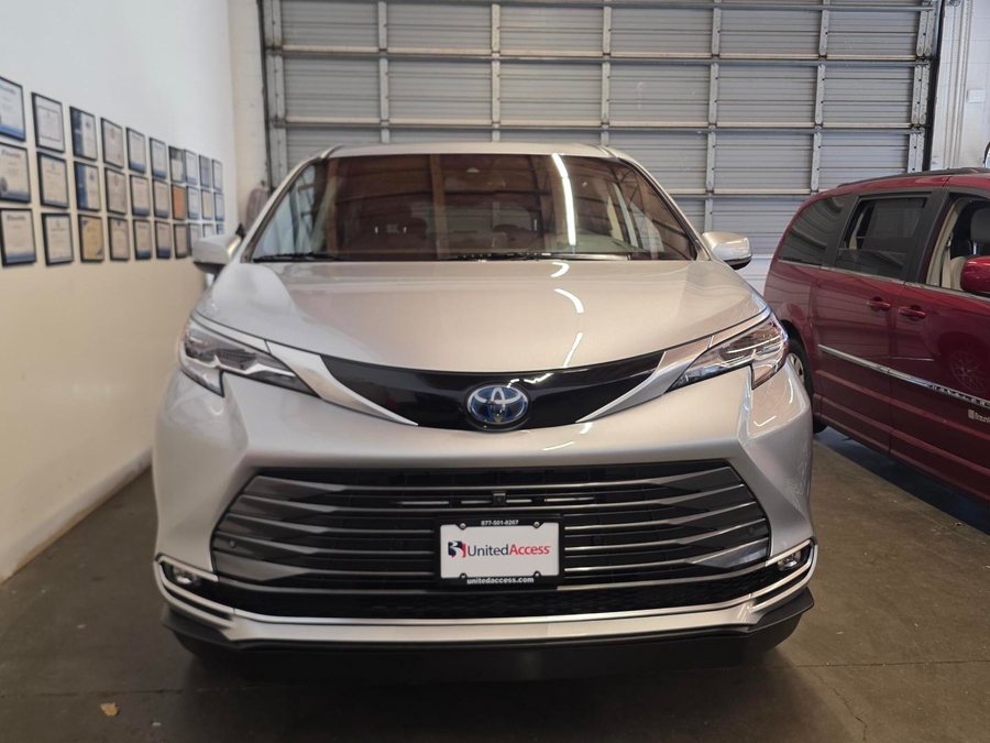 Used 2022 Toyota Sienna Hybrid Platinum - BraunAbility Side Entry Fold Out Automatic Ramp