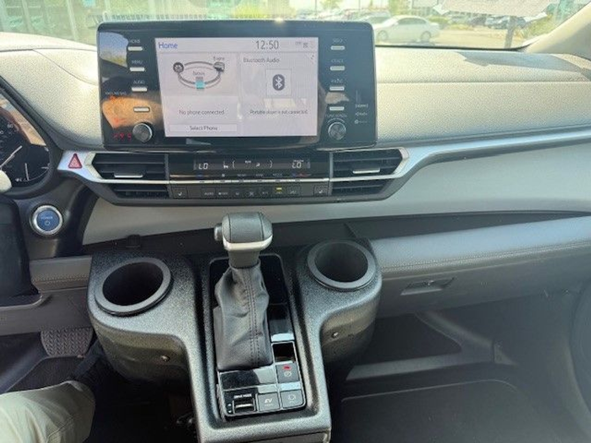 2023 TOYOTA SIENNA - Image 25