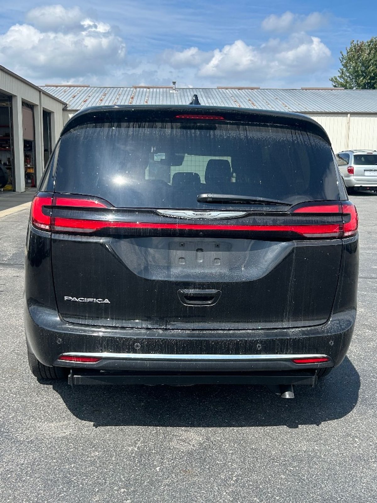 Black Chrysler Pacifica image number 7