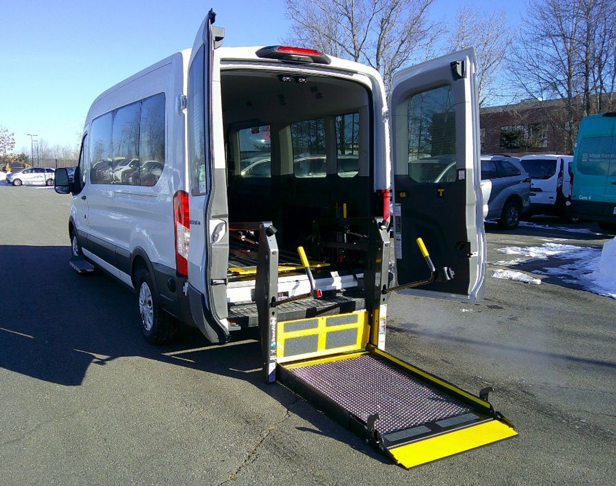 White Ford T350 image number 10