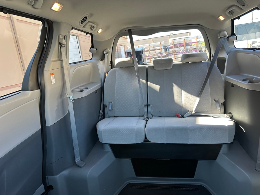 Used 2020 Toyota Sienna LE - VMI Side Entry Entry In Floor Automatic Ramp