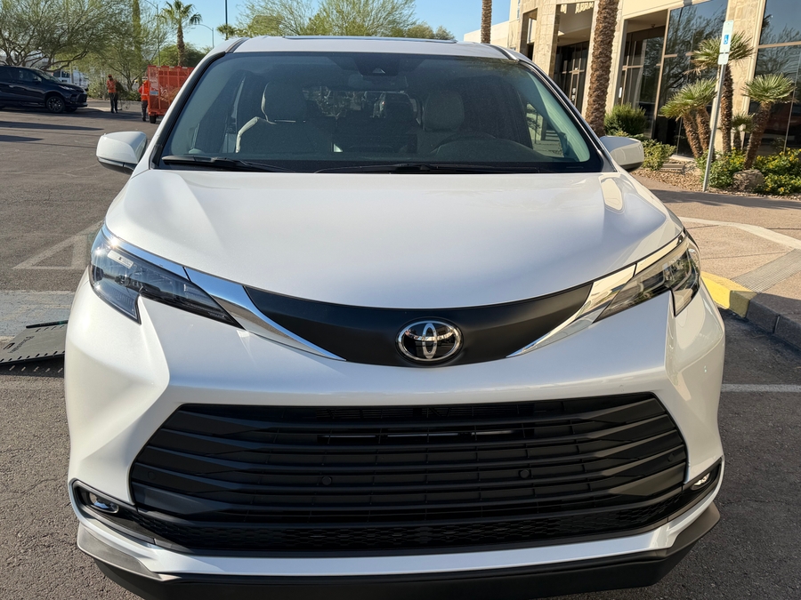 Used 2026 Toyota Sienna Hybrid XLE - BraunAbility Side Entry In Floor Automatic Ramp
