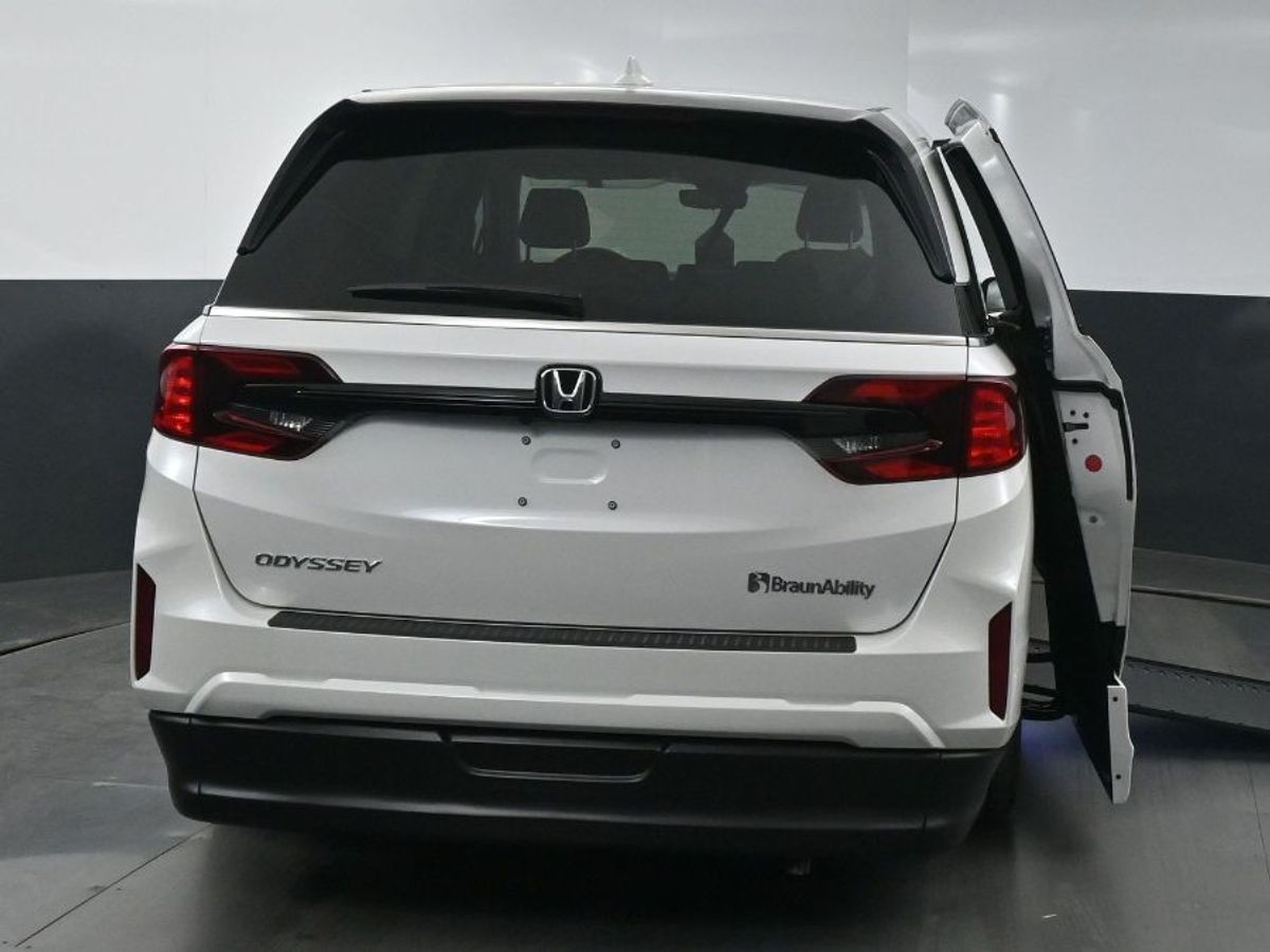 White Honda Odyssey image number 6