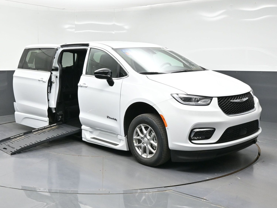 New 2026 Chrysler Pacifica Select Safety - BraunAbility Side Entry Entry Fold Out Automatic Ramp