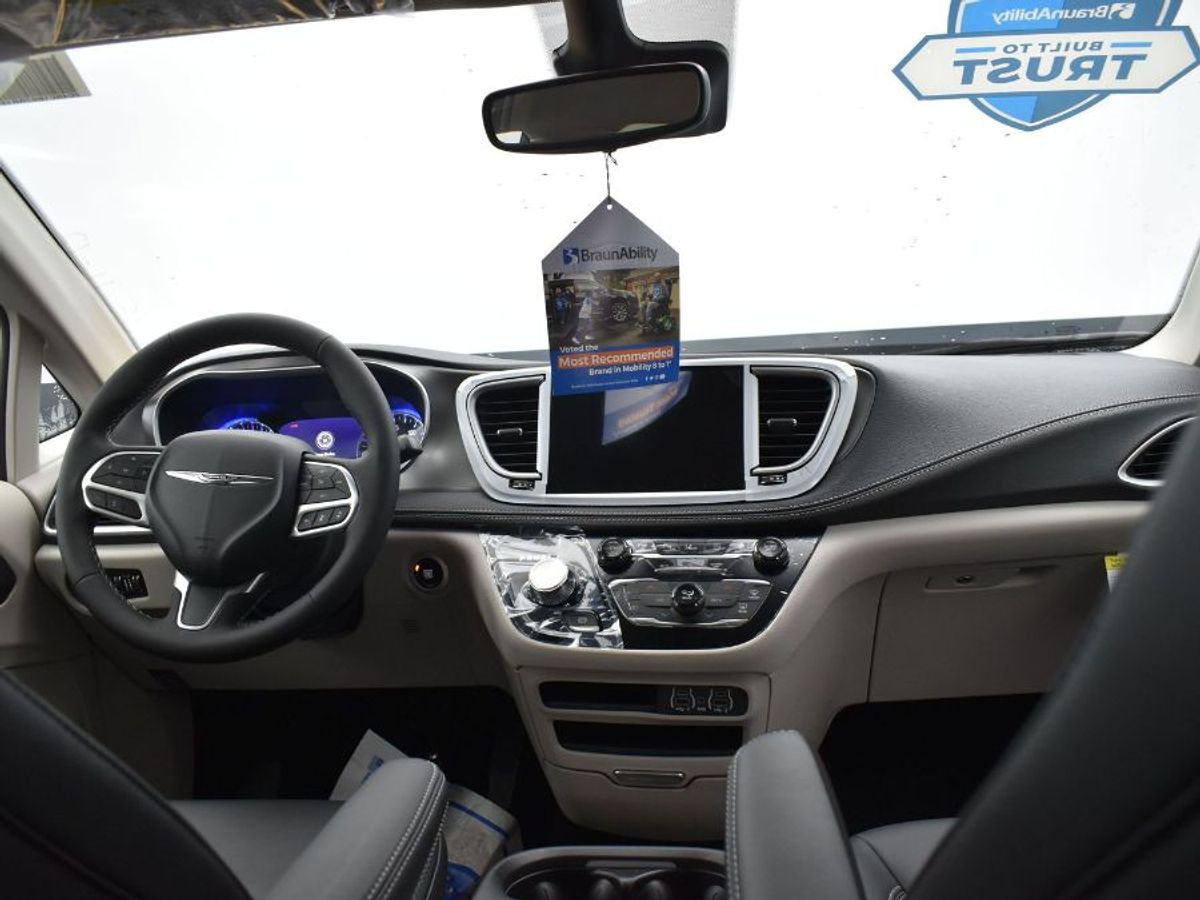 2024 CHRYSLER PACIFICA - Image 4