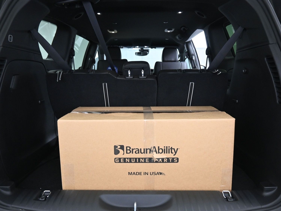 Black Chrysler Pacifica image number 16