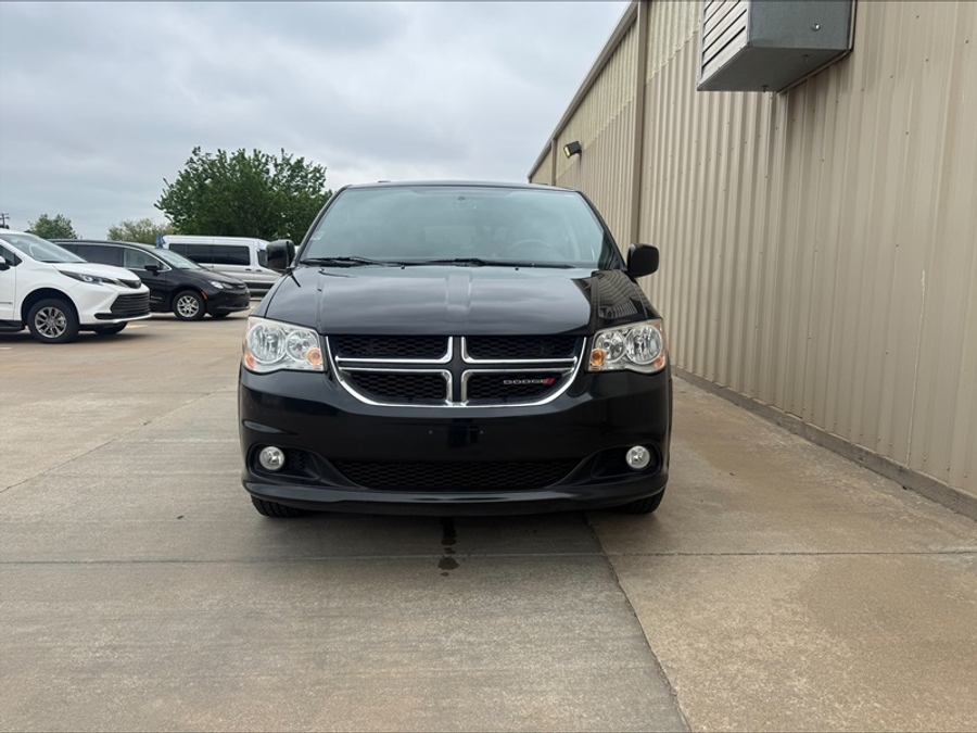Used 2017 Dodge Grand Caravan SXT - BraunAbility Side Entry Entry Fold Out Automatic Ramp