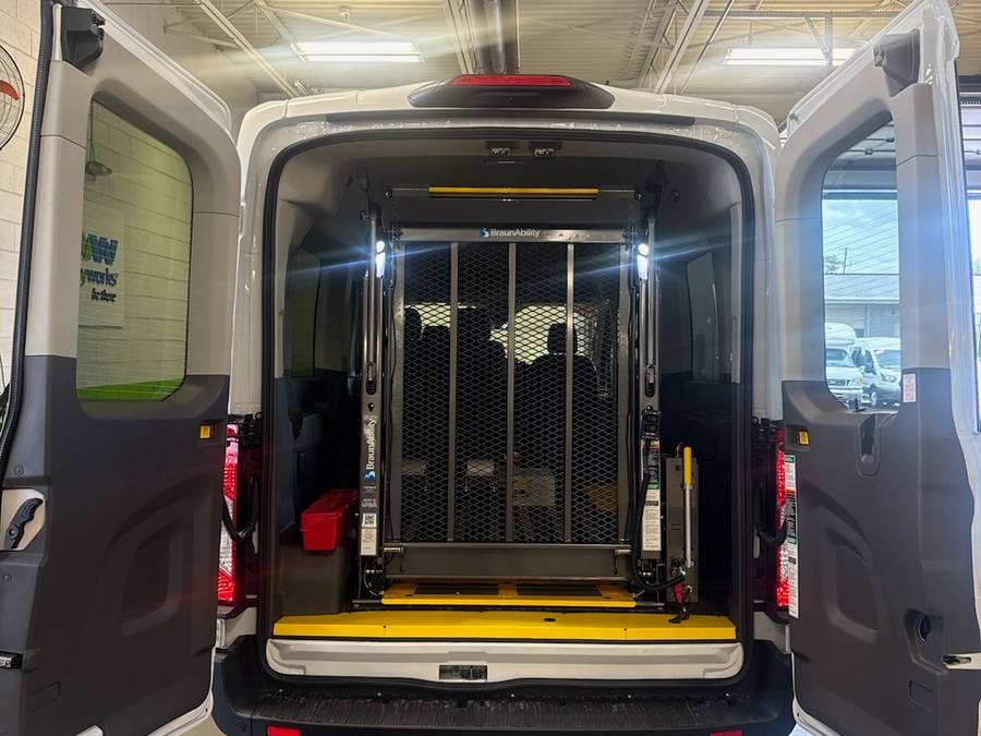 White Ford T350 image number 15
