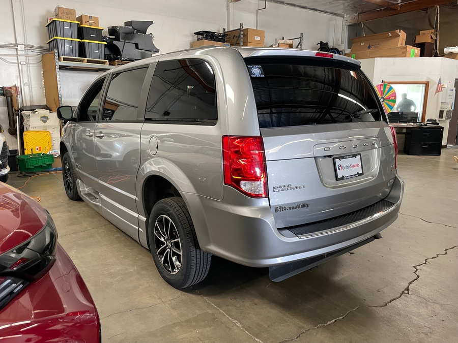 Used 2018 Dodge Grand Caravan GT - BraunAbility Side Entry Fold Out Automatic Ramp