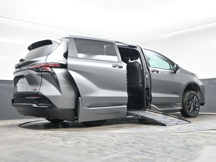 New 2026 Toyota Sienna Hybrid XSE Sport - BraunAbility Side Entry Entry Fold Out Automatic Ramp