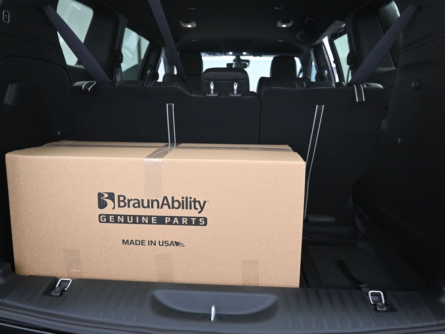 Black Chrysler Pacifica image number 13