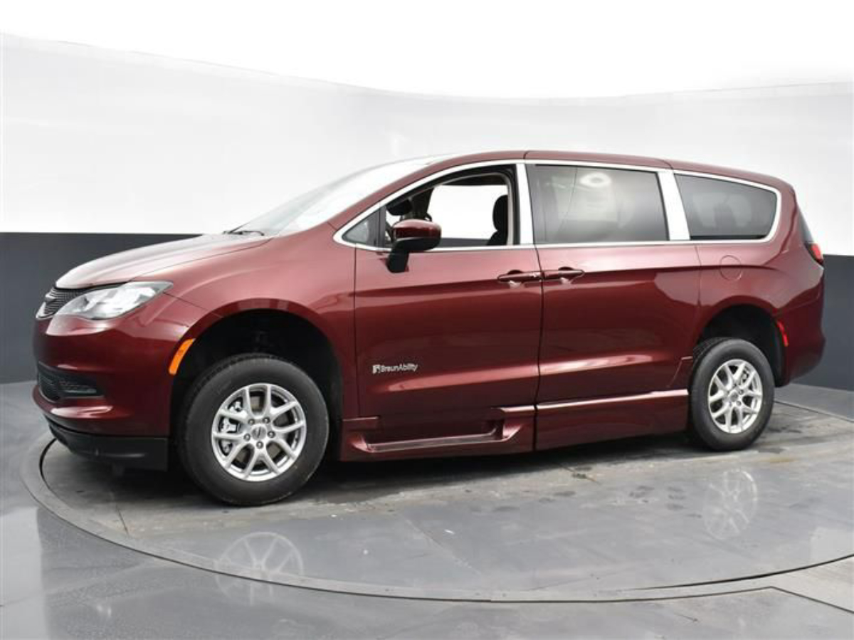 2023 CHRYSLER VOYAGER - Image 4