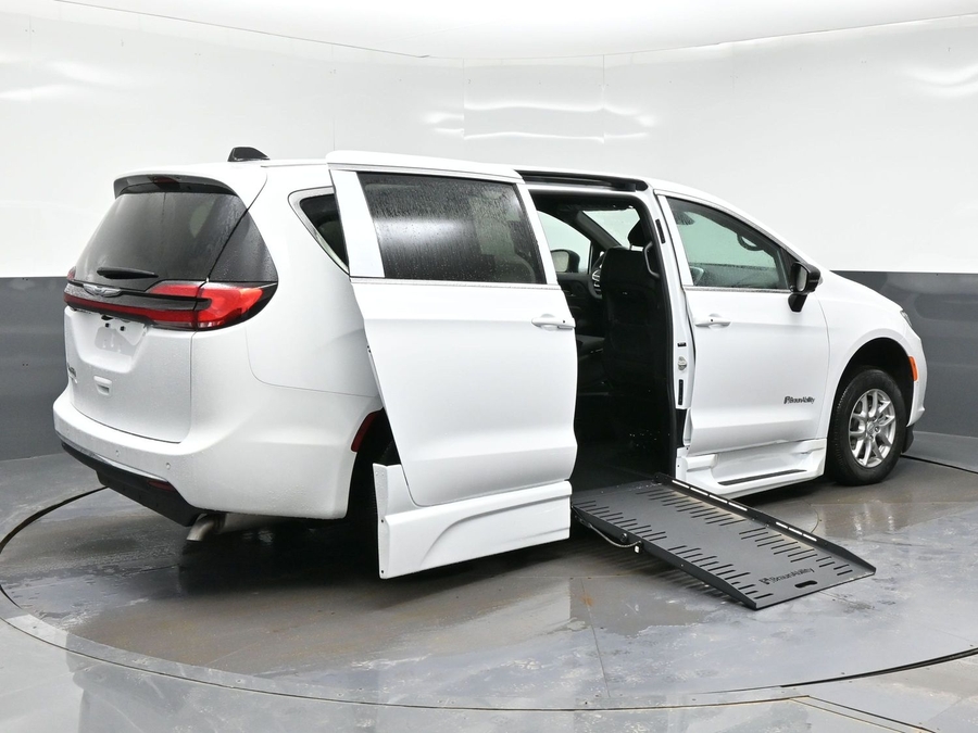 White Chrysler Pacifica image number 6