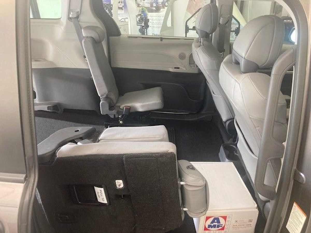 2023 TOYOTA SIENNA - Image 11