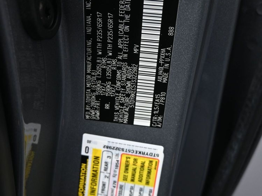 New 2026 Toyota Sienna Hybrid XLE Base - BraunAbility Side Entry In Floor Automatic Ramp