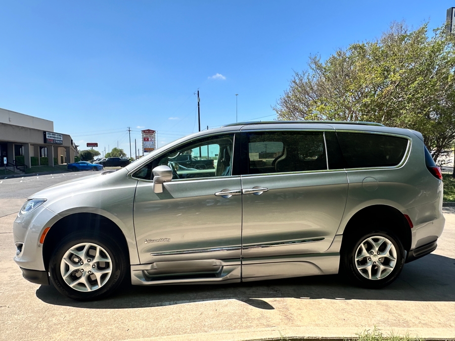 Used 2020 Chrysler Pacifica Touring L Plus - BraunAbility Side Entry Entry In Floor Automatic Ramp