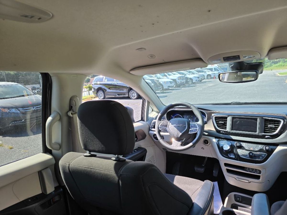 2023 CHRYSLER VOYAGER - Image 5