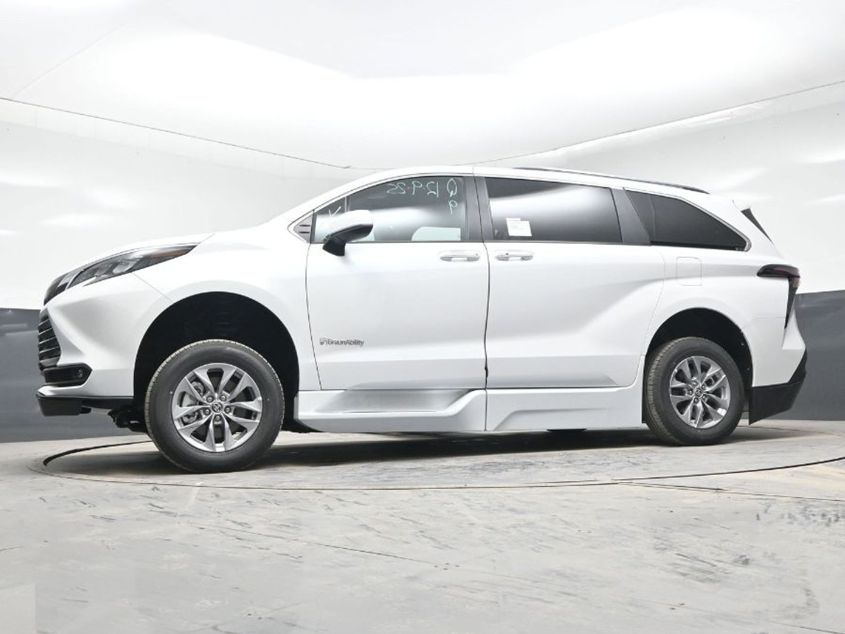 2025 TOYOTA SIENNA - Image 20