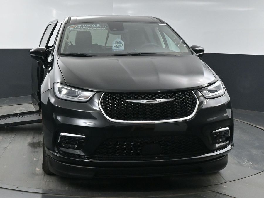 Used 2024 Chrysler Pacifica Touring L - BraunAbility Side Entry Entry Fold Out Automatic Ramp