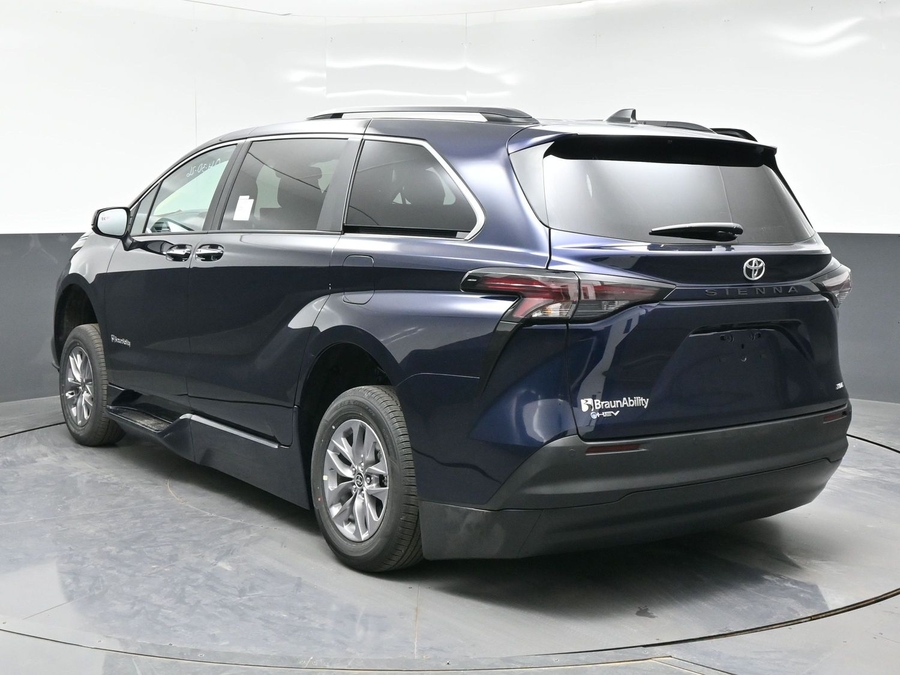 New 2026 Toyota Sienna Hybrid XLE Add - BraunAbility Side Entry Entry In Floor Automatic Ramp