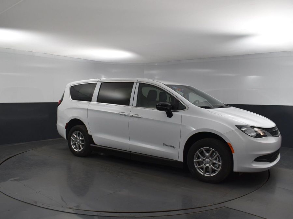 2025 CHRYSLER VOYAGER - Image 18