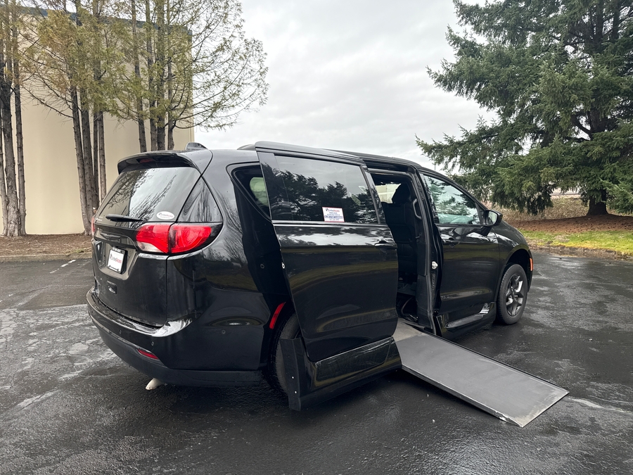 Used 2020 Chrysler Pacifica L - VMI Side Entry Entry In Floor Automatic Ramp