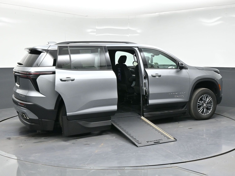 New 2026 Chevrolet Traverse 1LT - BraunAbility Side Entry In Floor Automatic Ramp