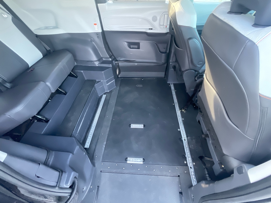 Black Toyota Sienna image number 2