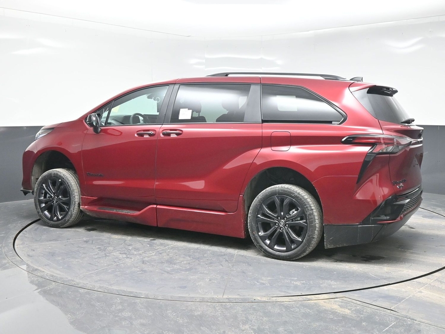 New 2025 Toyota Sienna Hybrid XSE Sport - BraunAbility Side Entry Entry Fold Out Automatic Ramp