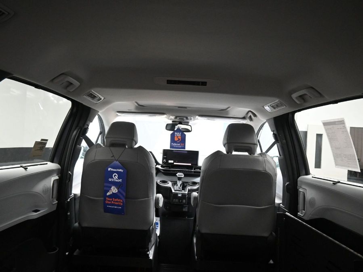 2025 TOYOTA SIENNA - Image 15