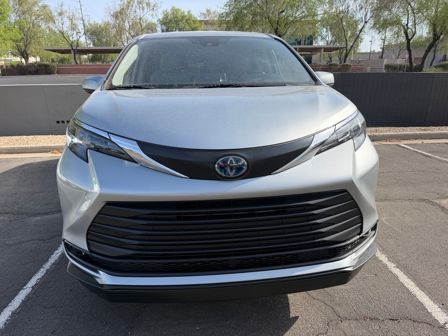 Used 2024 Toyota Sienna Hybrid LE - BraunAbility Side Entry Fold Out Automatic Ramp