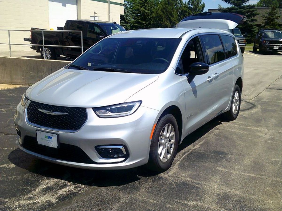 2024 CHRYSLER PACIFICA - Image 6