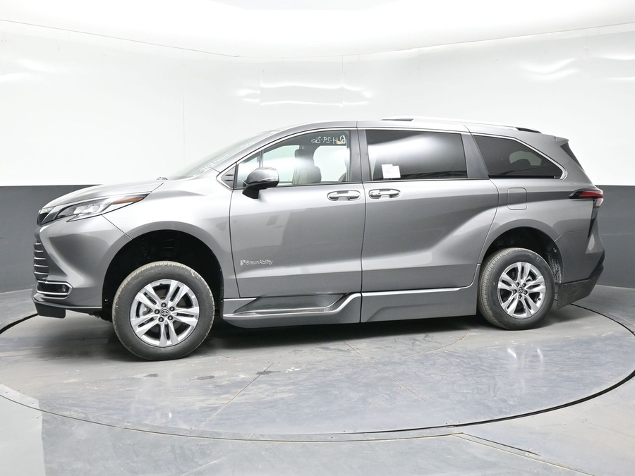 New 2026 Toyota Sienna Hybrid Limited - BraunAbility Side Entry Entry In Floor Automatic Ramp