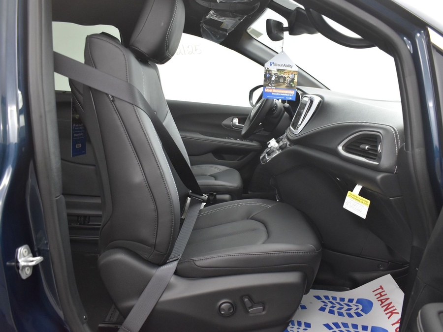 New 2026 Chrysler Pacifica Select Sport - BraunAbility Side Entry Entry Fold Out Automatic Ramp