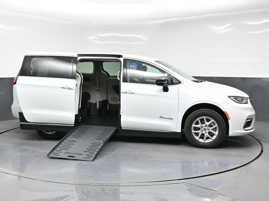 Used 2024 Chrysler Pacifica Touring L - BraunAbility Side Entry Entry Fold Out Manual Ramp
