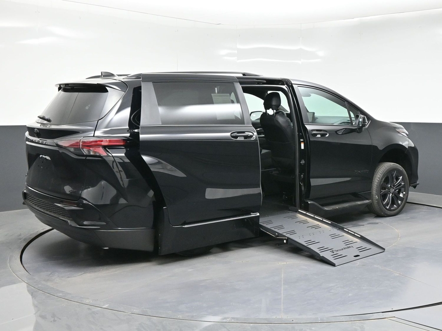 New 2026 Toyota Sienna Hybrid XSE Sport - BraunAbility Side Entry Fold Out Automatic Ramp