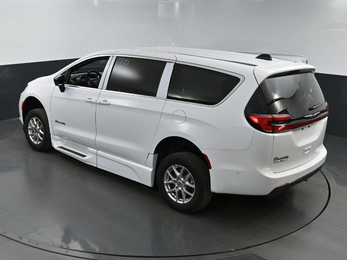 2025 CHRYSLER PACIFICA - Image 24