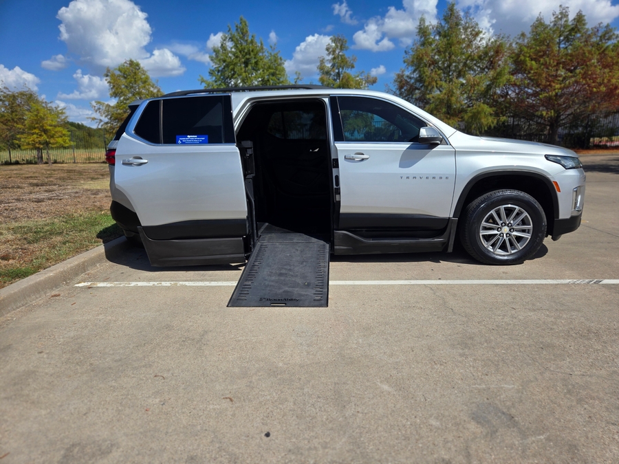 Used 2022 Chevrolet Traverse 1LT - BraunAbility Side Entry In Floor Automatic Ramp