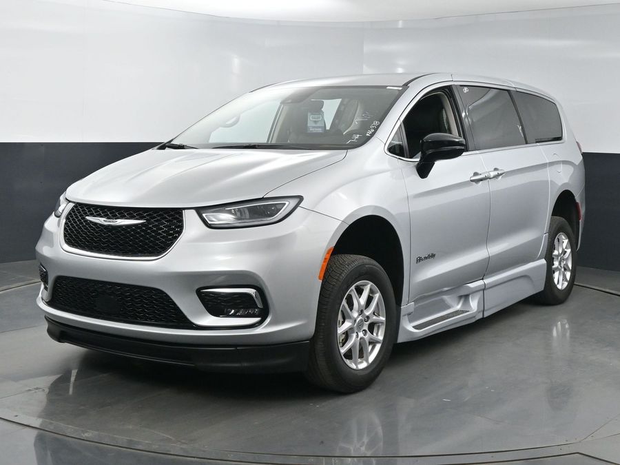 Used 2024 Chrysler Pacifica Touring L - BraunAbility Side Entry Entry Fold Out Automatic Ramp