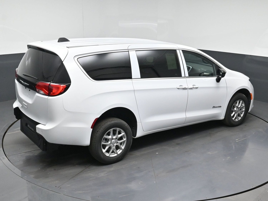 New 2026 Chrysler Voyager LX - BraunAbility Rear Entry Fold Out Manual Ramp