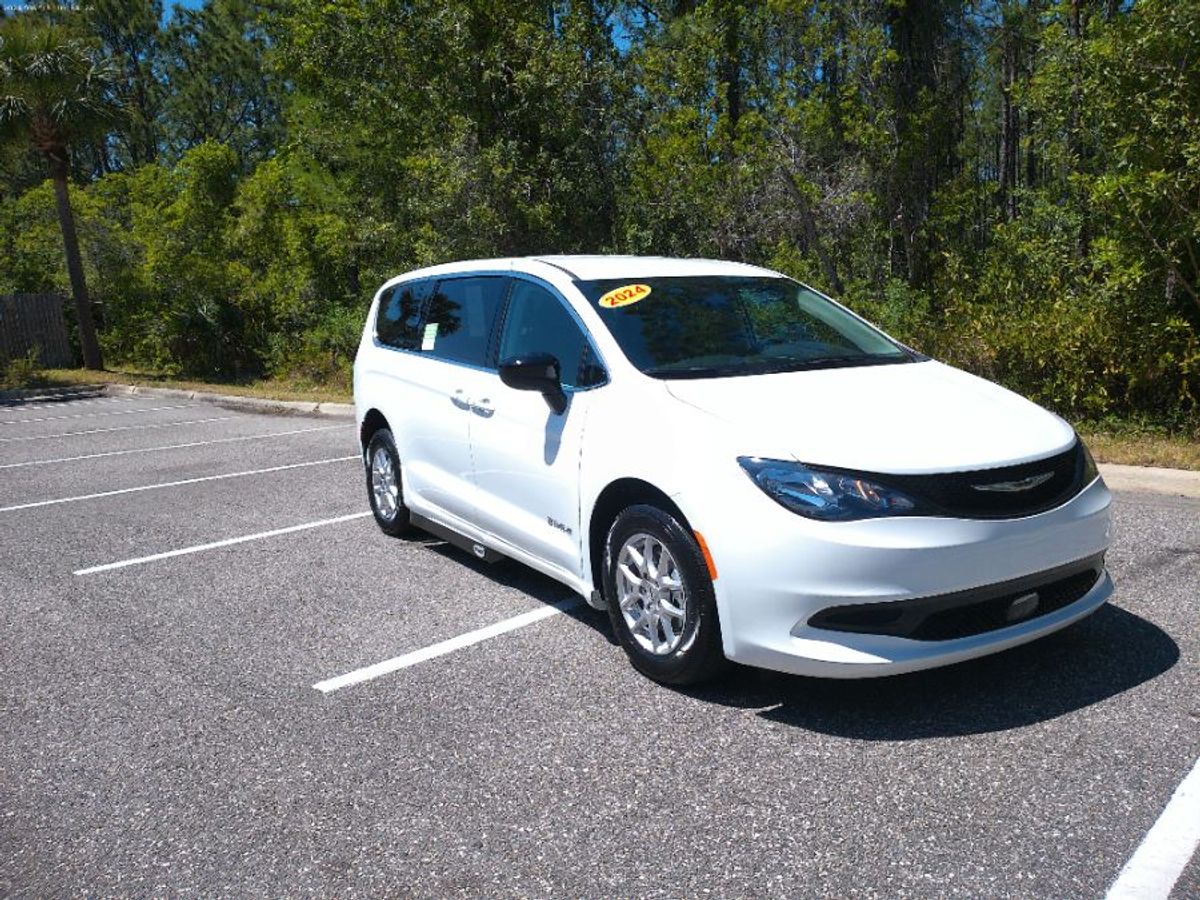 2024 CHRYSLER VOYAGER - Image 3