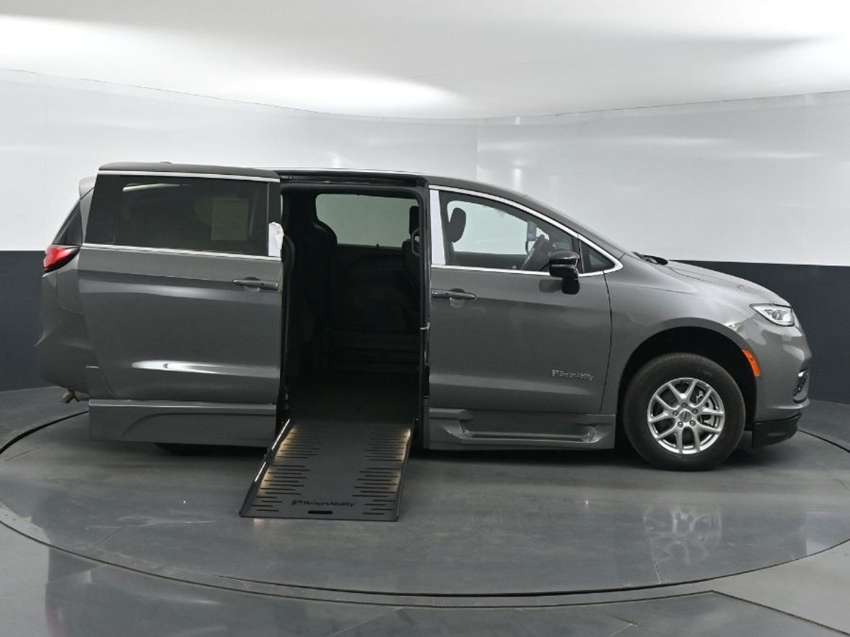 2025 CHRYSLER PACIFICA - Image 8