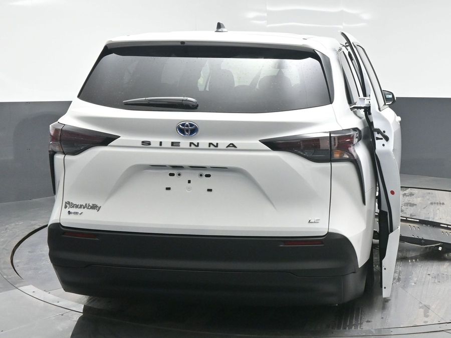 New 2025 Toyota Sienna Hybrid LE - BraunAbility Side Entry Entry Fold Out Automatic Ramp