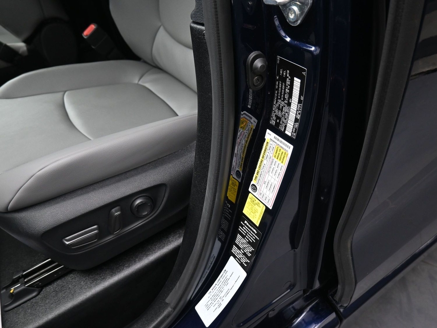 New 2026 Toyota Sienna Hybrid XLE Base - BraunAbility Side Entry Entry Fold Out Automatic Ramp