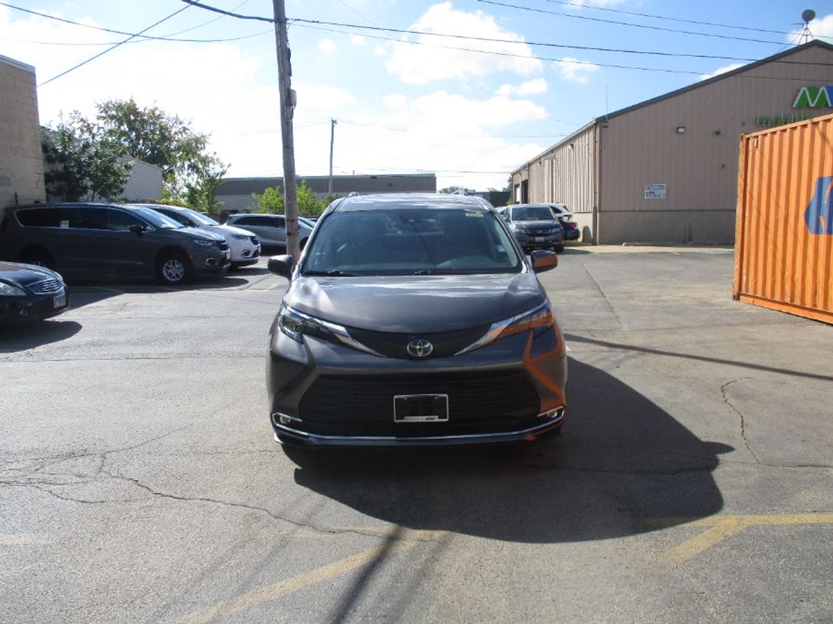 2024 TOYOTA SIENNA - Image 2