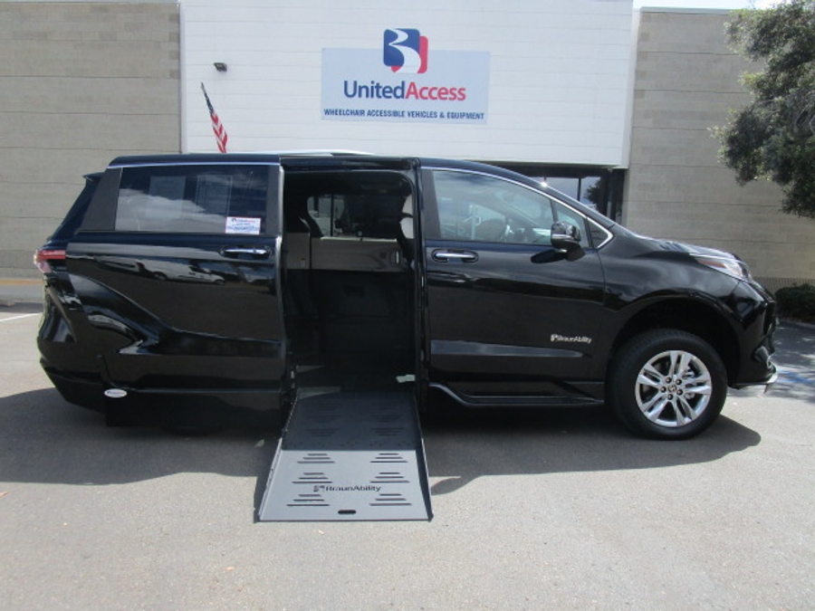 New 2026 Toyota Sienna Hybrid Limited - BraunAbility Side Entry Entry Fold Out Automatic Ramp