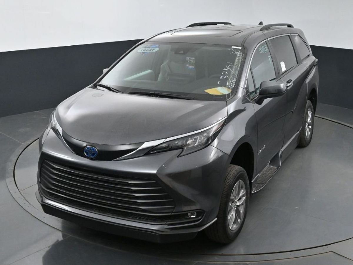 2025 TOYOTA SIENNA - Image 24