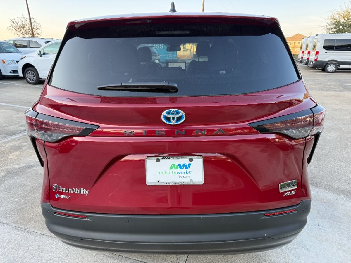2025 TOYOTA SIENNA - Image 4