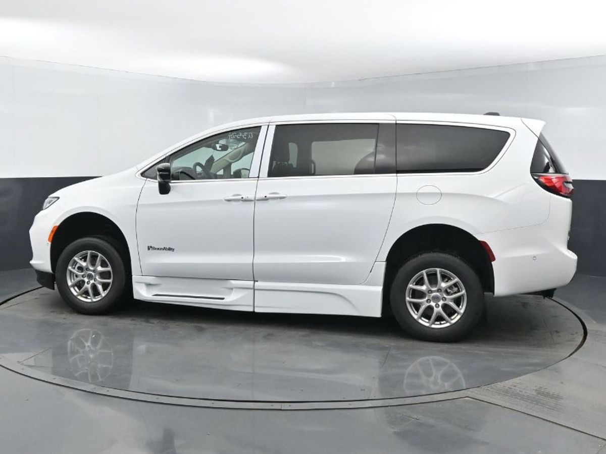 2024 CHRYSLER PACIFICA - Image 22